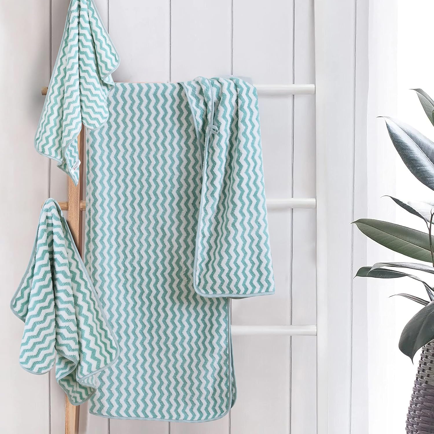 Spread Spain Microfiber Hand Towels 400 Gsm | Coral Extra Soft Plush & High Absorbent Towel For Gym & Workout - Pack Of 2 (Green)